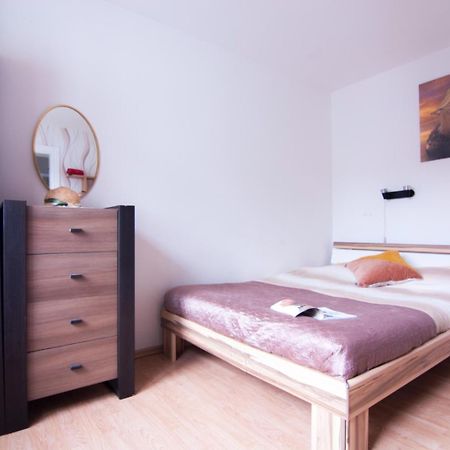 Wynajem Apartamentow I Pokoi. อุสตรอเนียมอร์สเกีย ภายนอก รูปภาพ