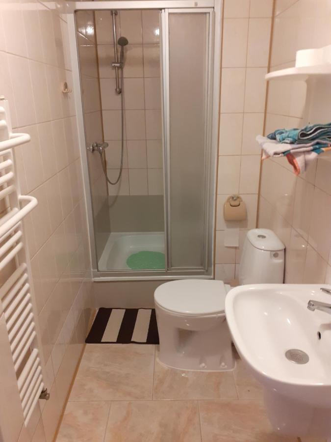 Wynajem Apartamentow I Pokoi. อุสตรอเนียมอร์สเกีย ภายนอก รูปภาพ