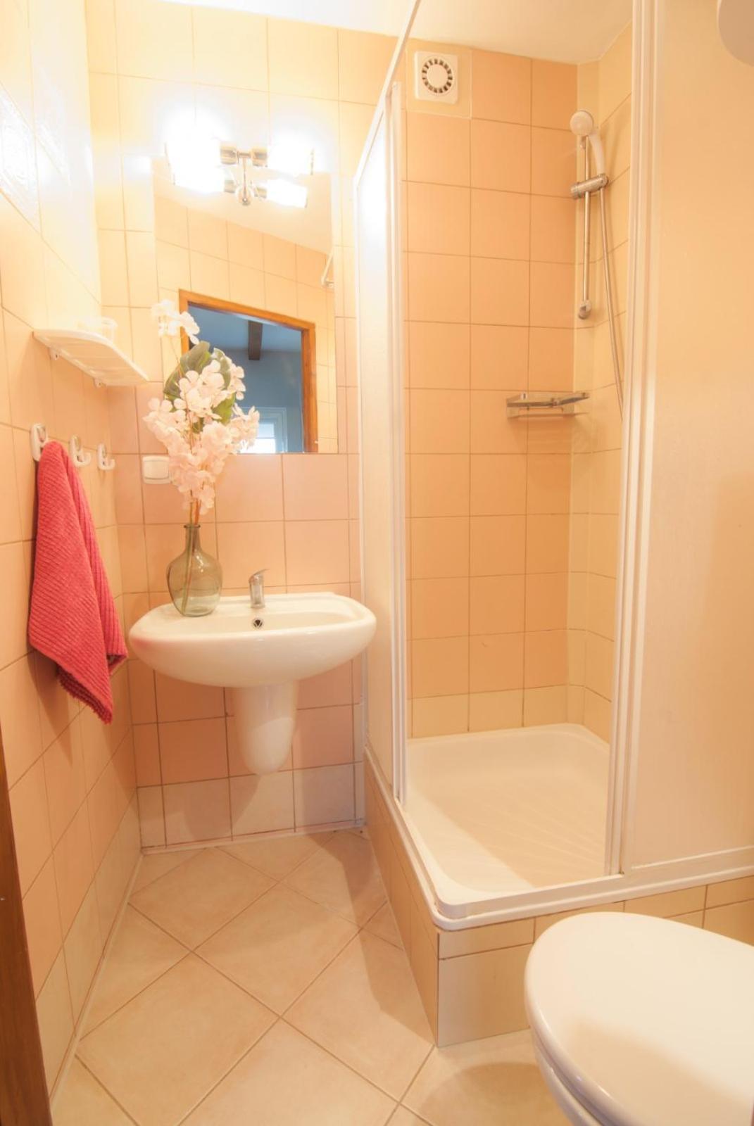 Wynajem Apartamentow I Pokoi. อุสตรอเนียมอร์สเกีย ภายนอก รูปภาพ