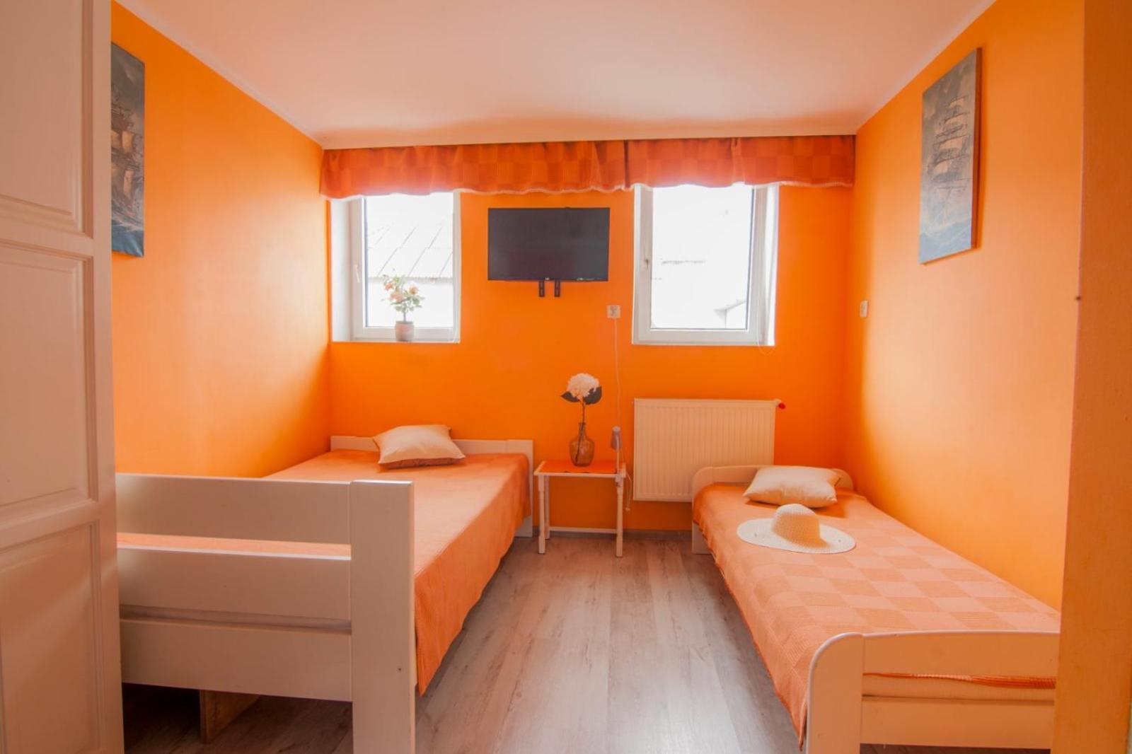 Wynajem Apartamentow I Pokoi. อุสตรอเนียมอร์สเกีย ภายนอก รูปภาพ