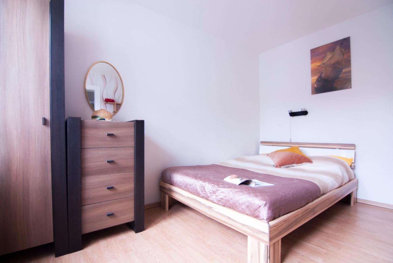 Wynajem Apartamentow I Pokoi. อุสตรอเนียมอร์สเกีย ภายนอก รูปภาพ