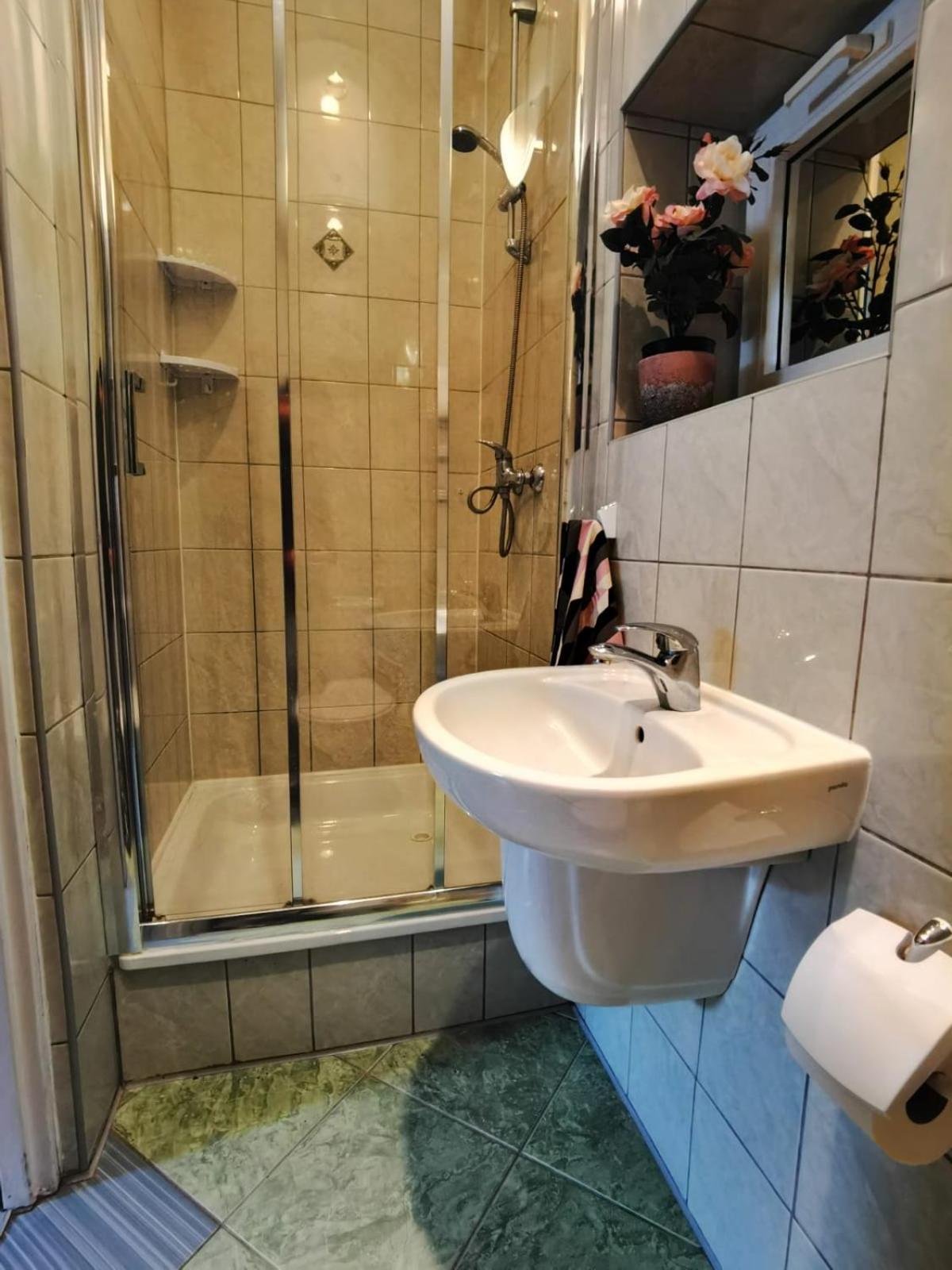 Wynajem Apartamentow I Pokoi. อุสตรอเนียมอร์สเกีย ภายนอก รูปภาพ