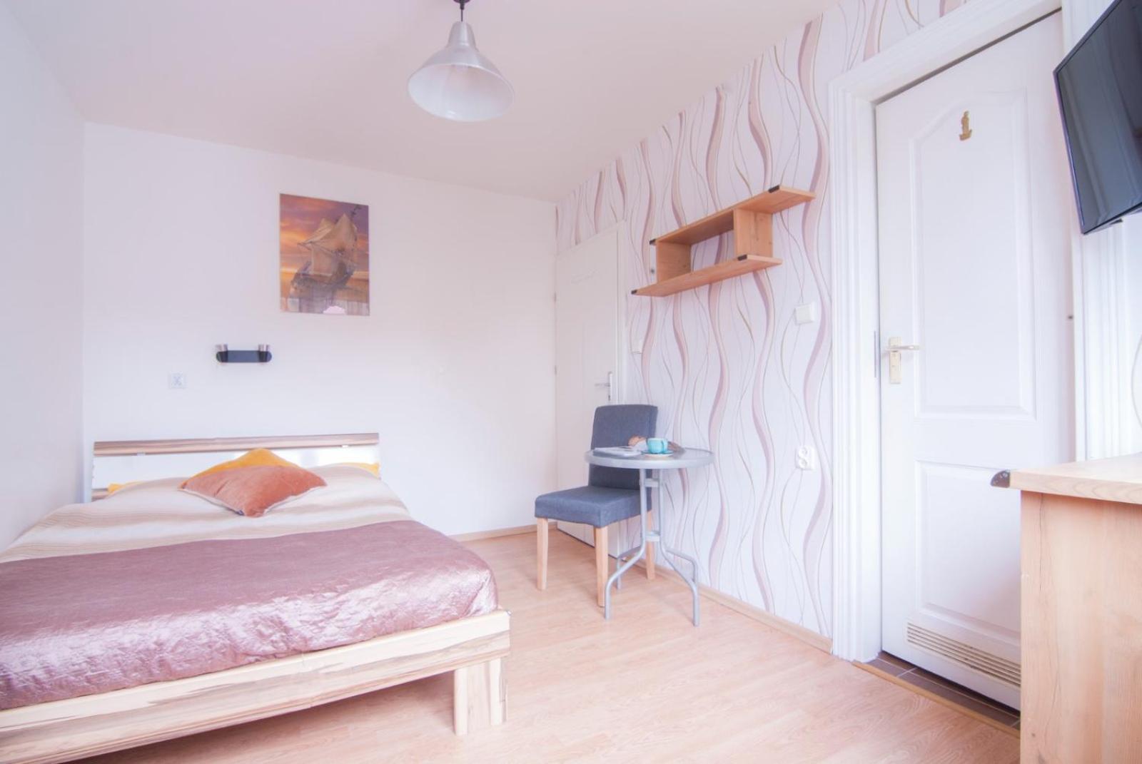 Wynajem Apartamentow I Pokoi. อุสตรอเนียมอร์สเกีย ภายนอก รูปภาพ